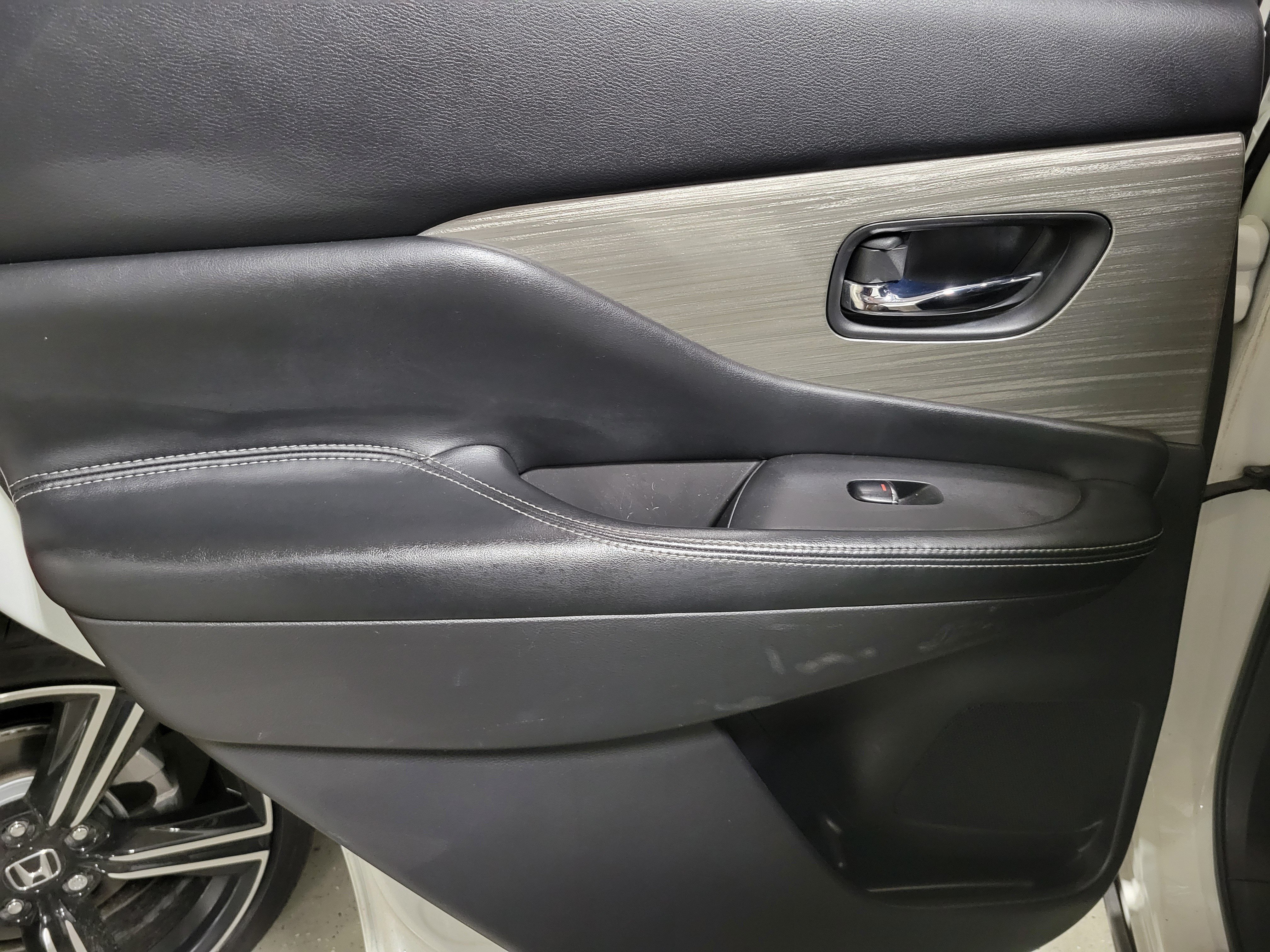 Used 2015 Nissan Murano Platinum w/ Platinum Technology Package FWD image 19