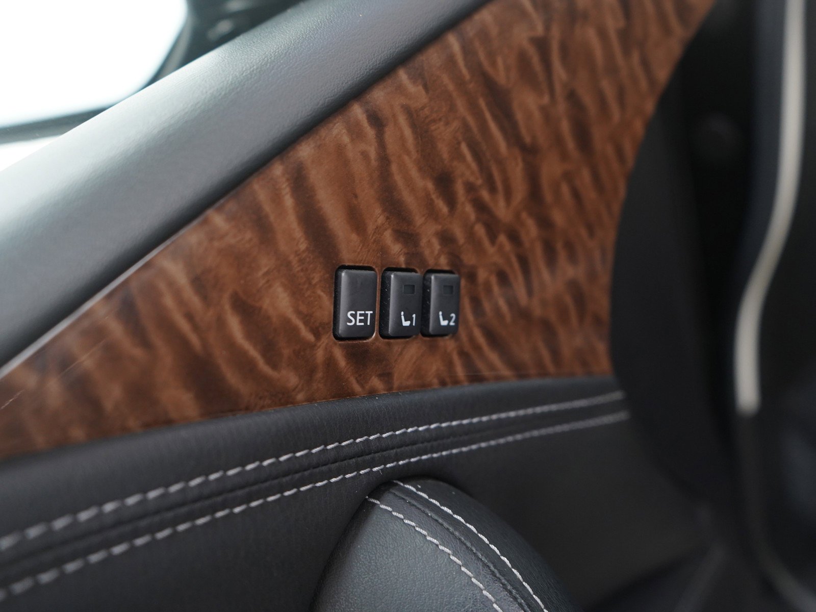 Used 2020 Nissan Armada SL w/ Premium Package image 25