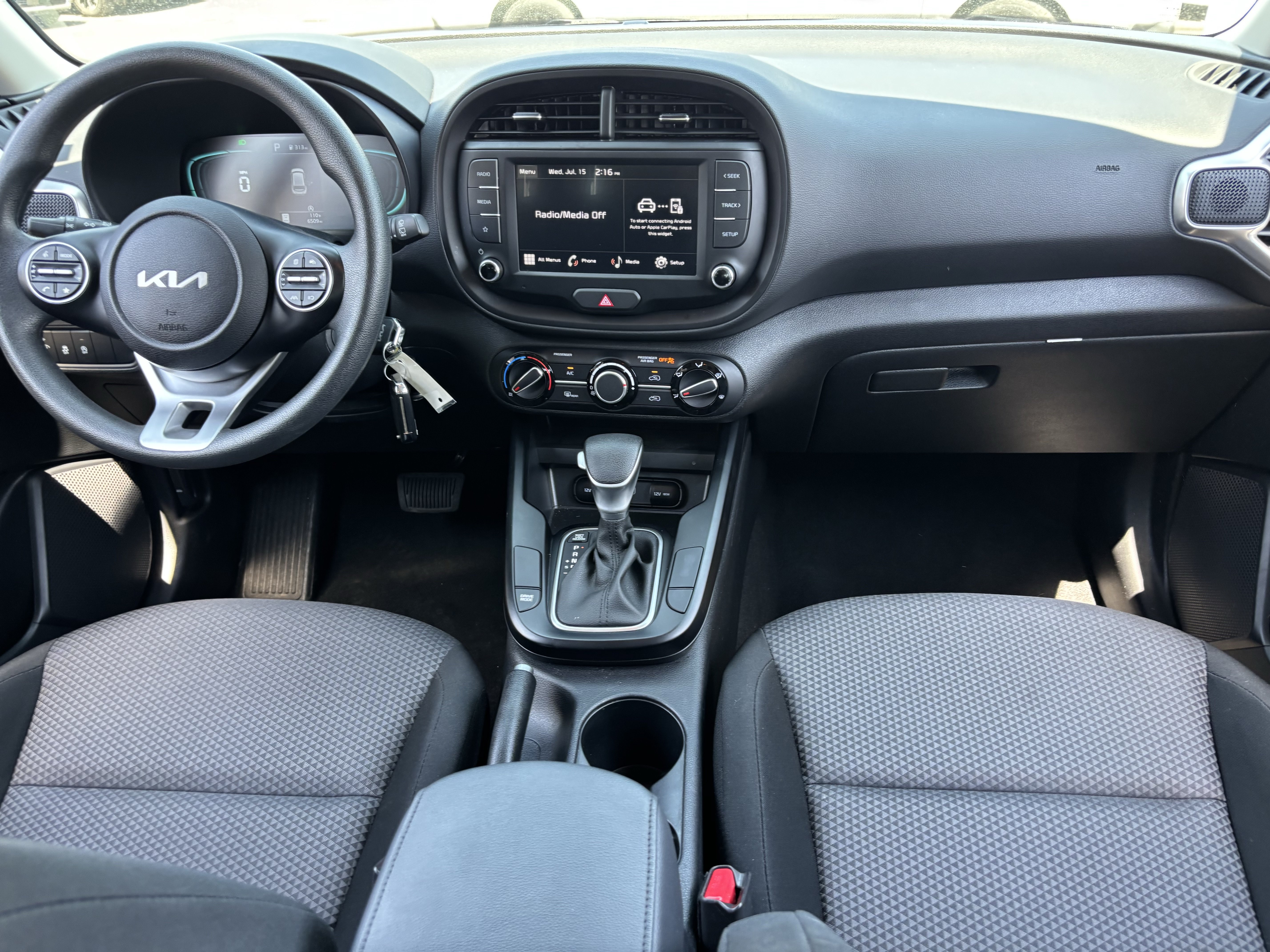 Certified 2025 Kia Soul LX w/ LX Technology Package FWD image 13