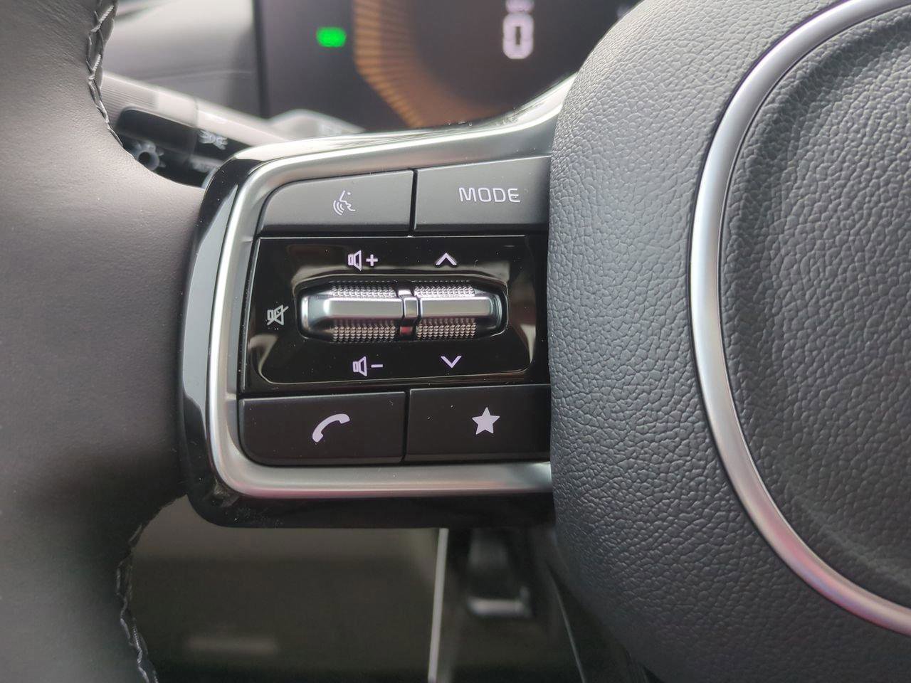 New 2026 Kia Carnival LXS FWD image 18