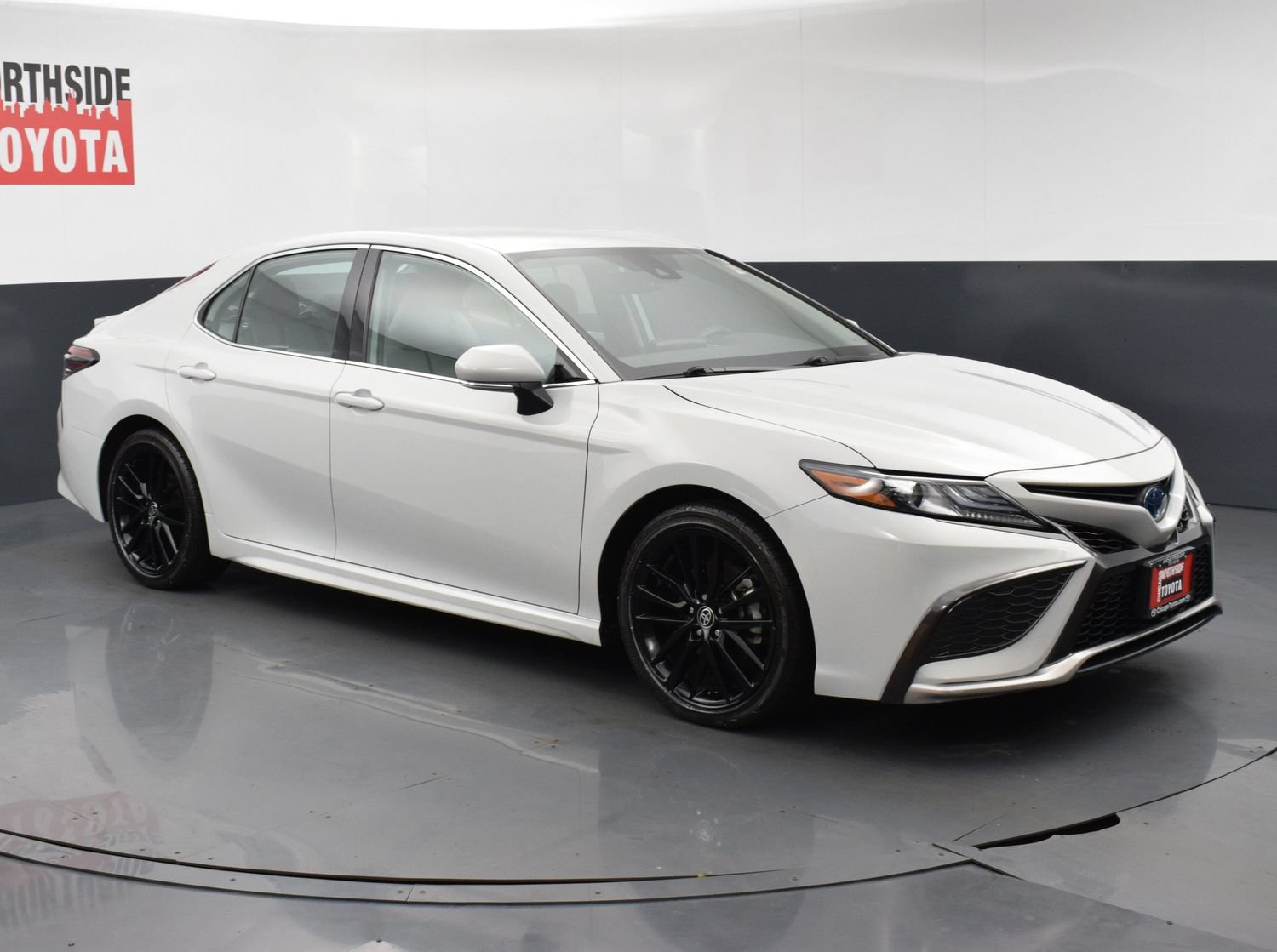 Used 2022 Toyota Camry XSE FWD image 6