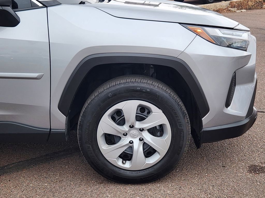 Used 2024 Toyota RAV4 LE AWD/4WD image 29