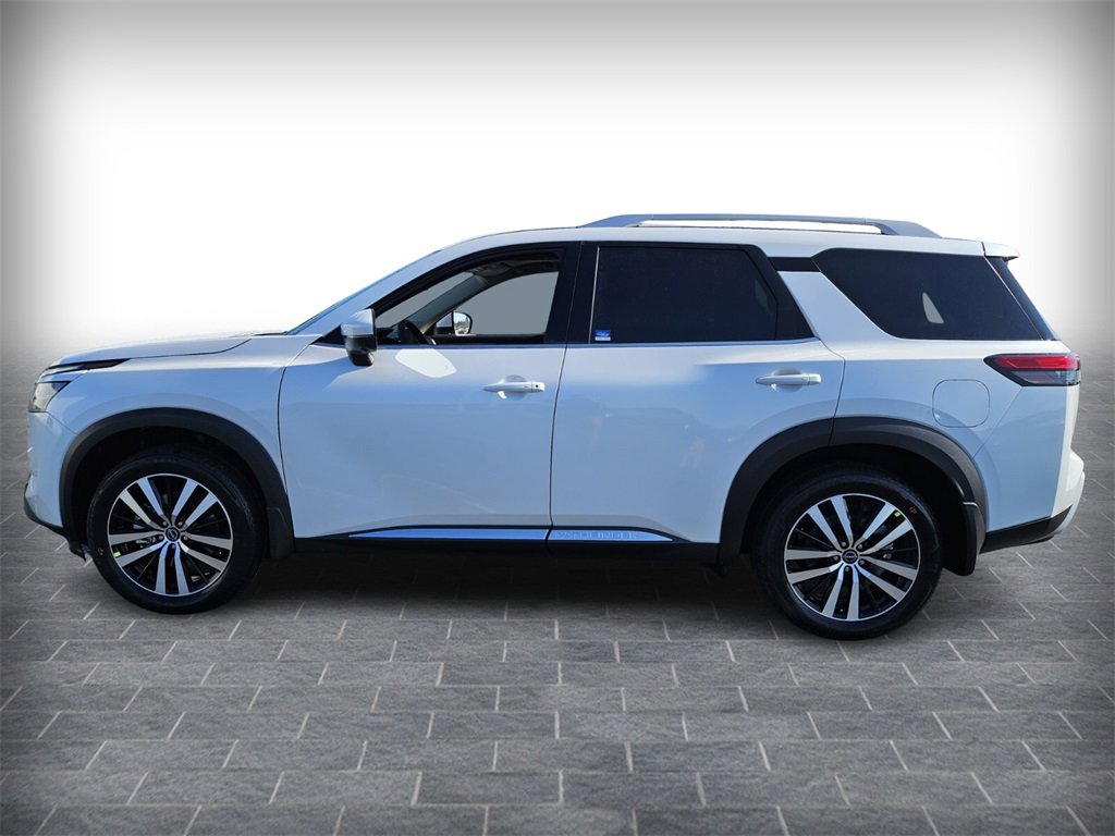 New 2025 Nissan Pathfinder Platinum image 3