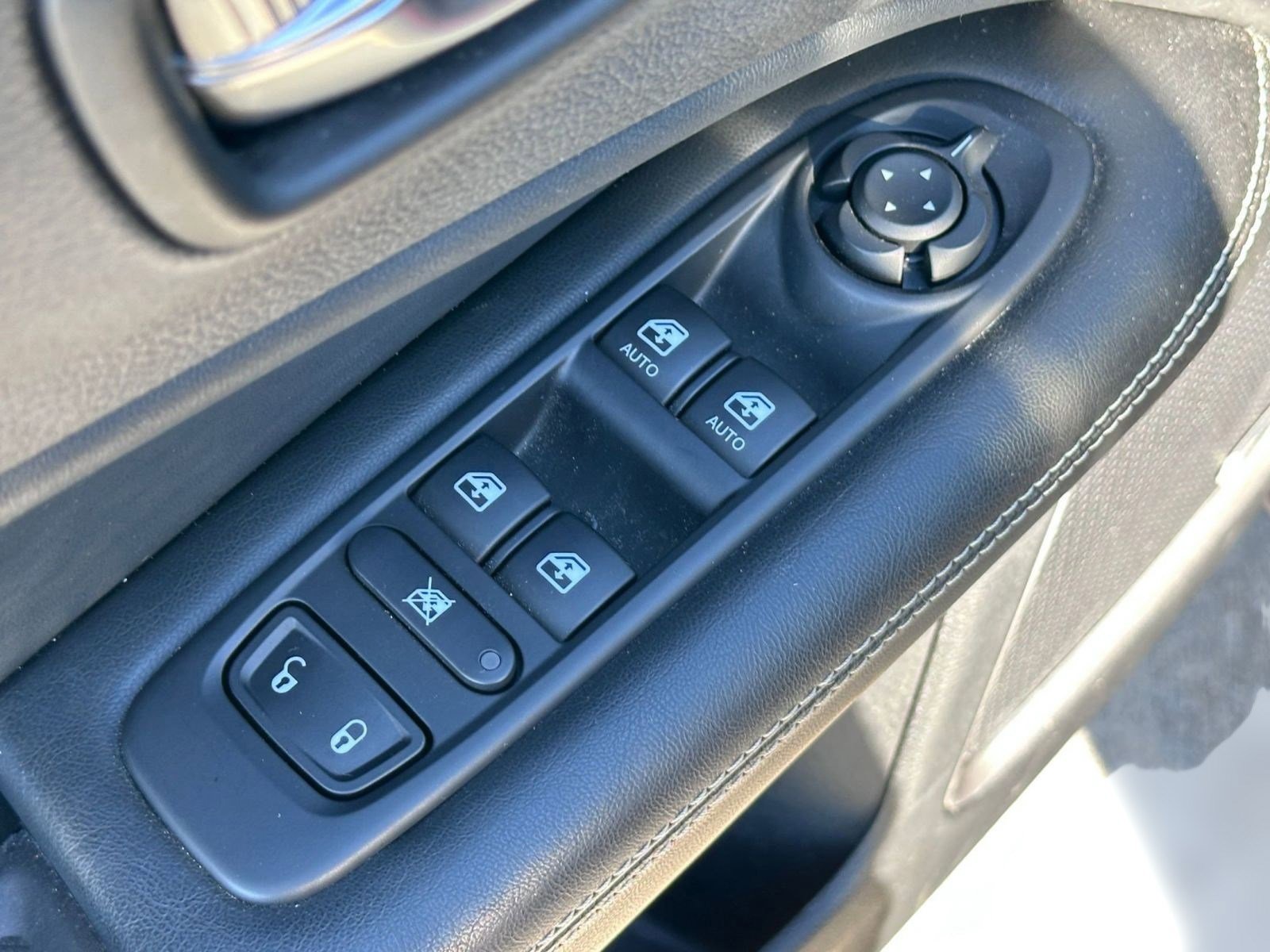 Used 2021 Jeep Compass Latitude w/ Sun and Sound Group image 22