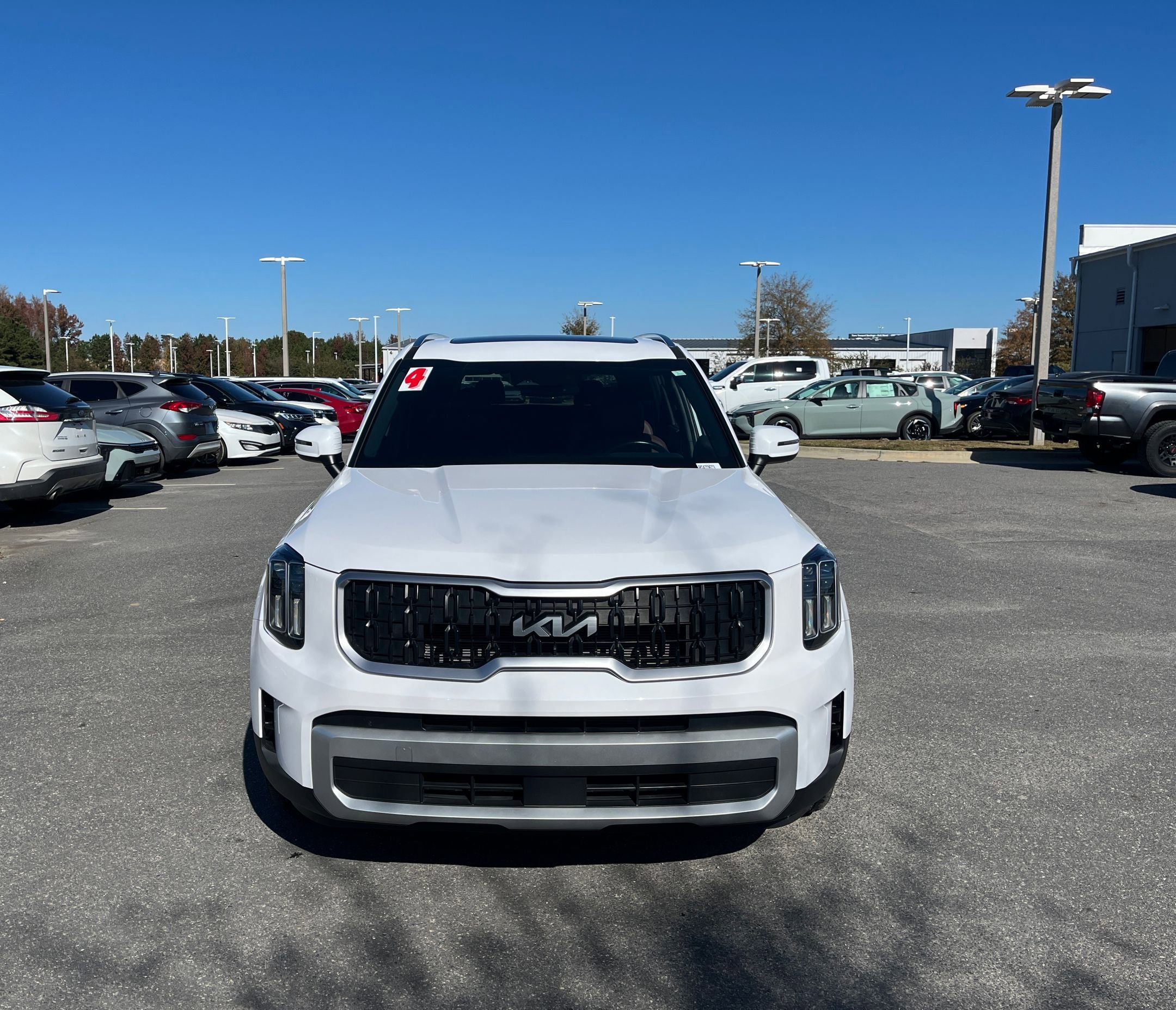 Used 2024 Kia Telluride EX w/ EX Captain's Chair Package image 12