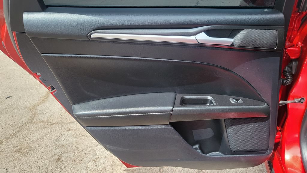 Used 2020 Ford Fusion Energi Titanium FWD image 22