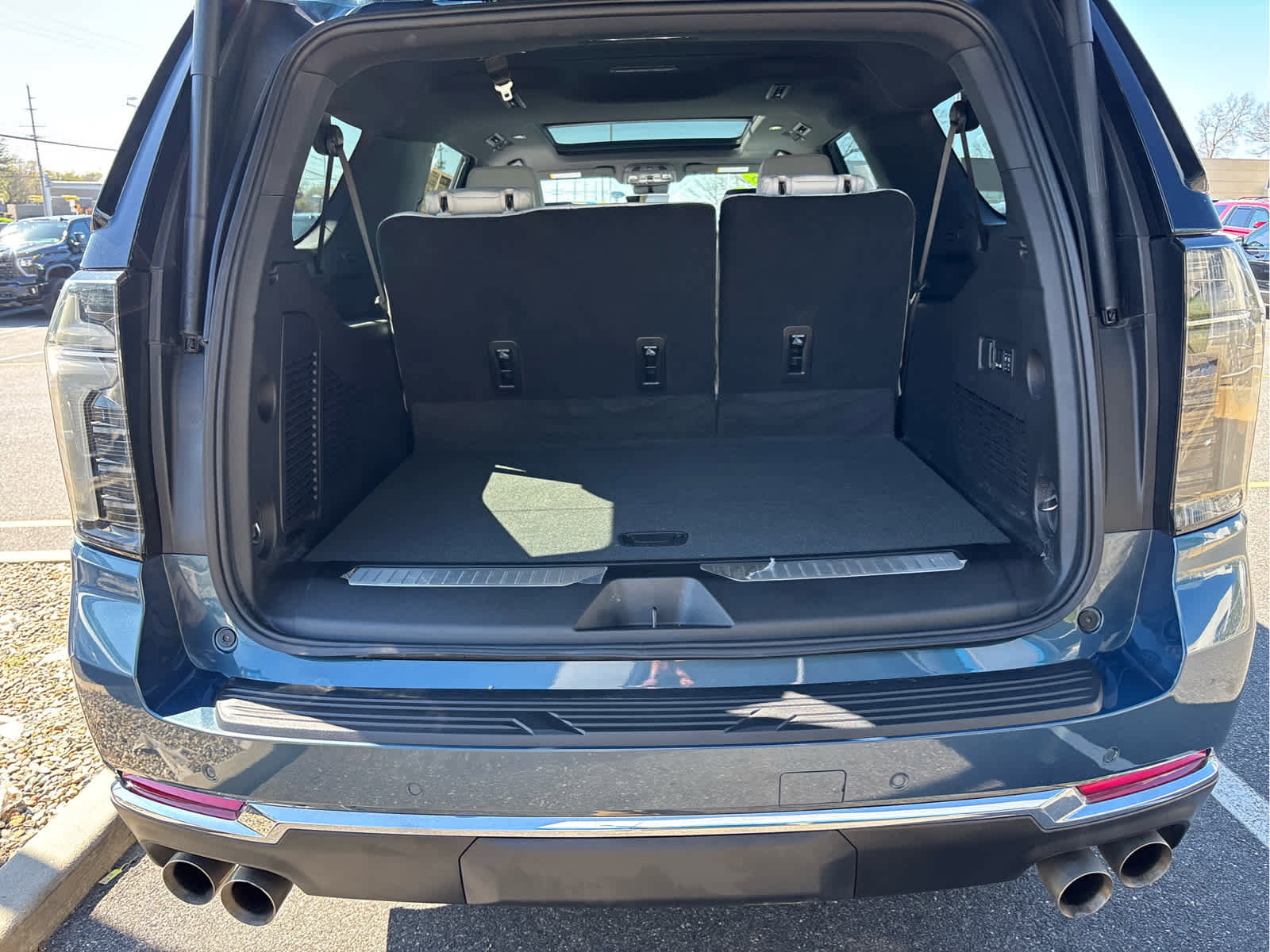 Certified 2025 Chevrolet Suburban Premier image 37