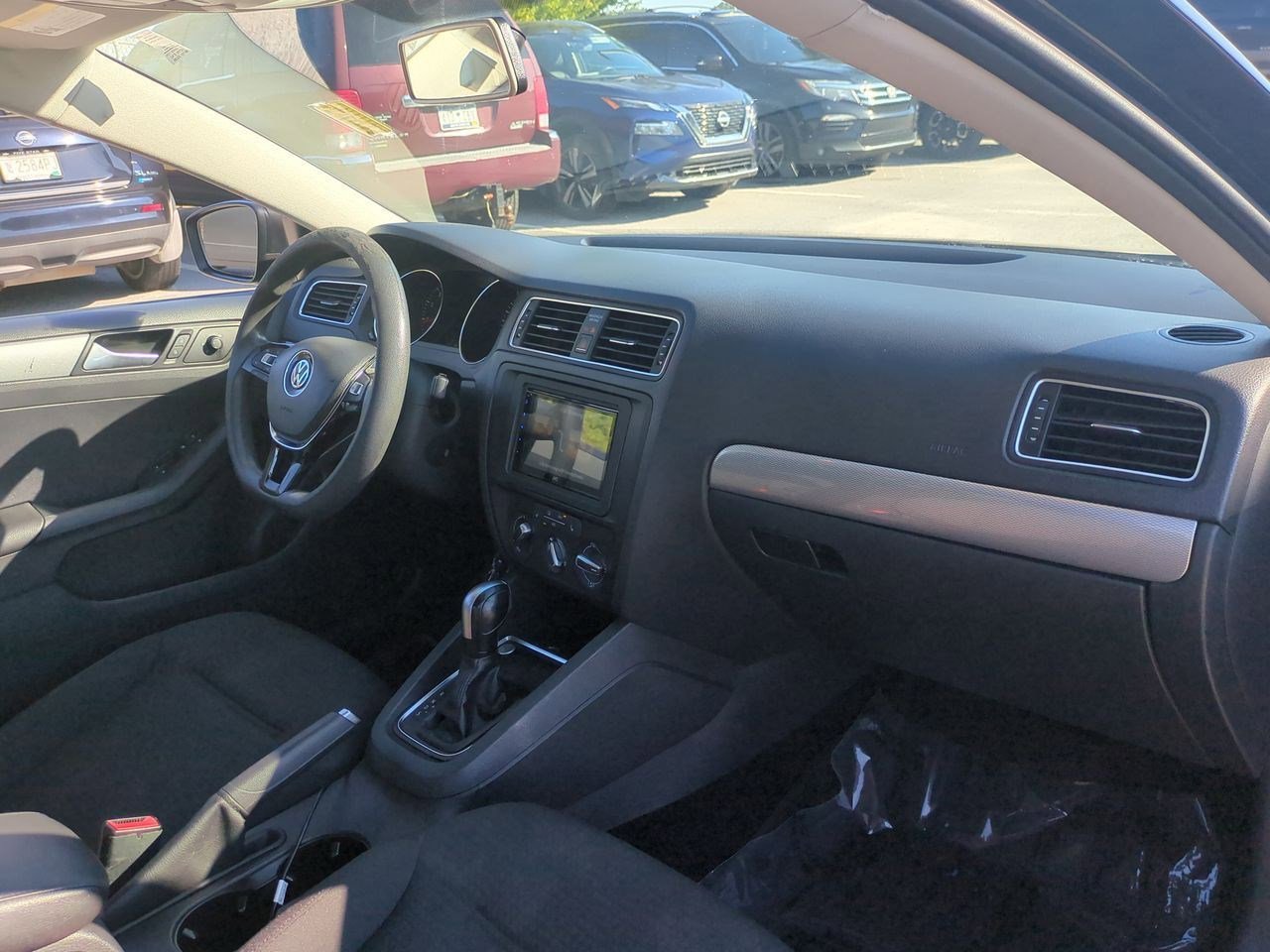 Used 2015 Volkswagen Jetta SE FWD image 40