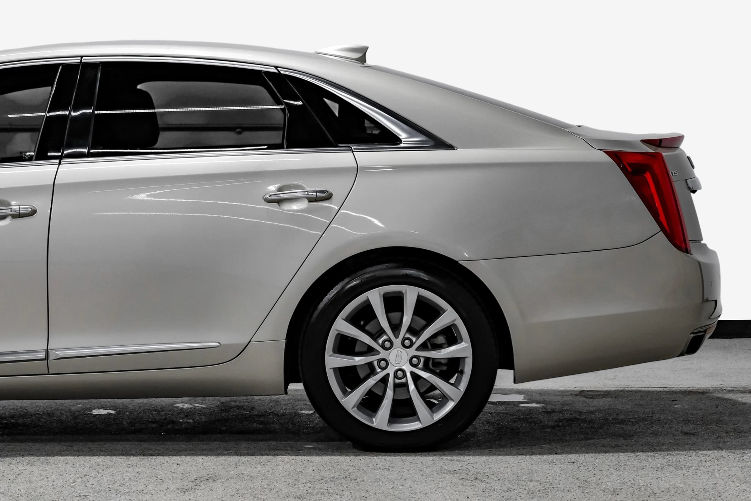 Used 2016 Cadillac XTS Luxury w/ Driver Awareness Package FWD image 11