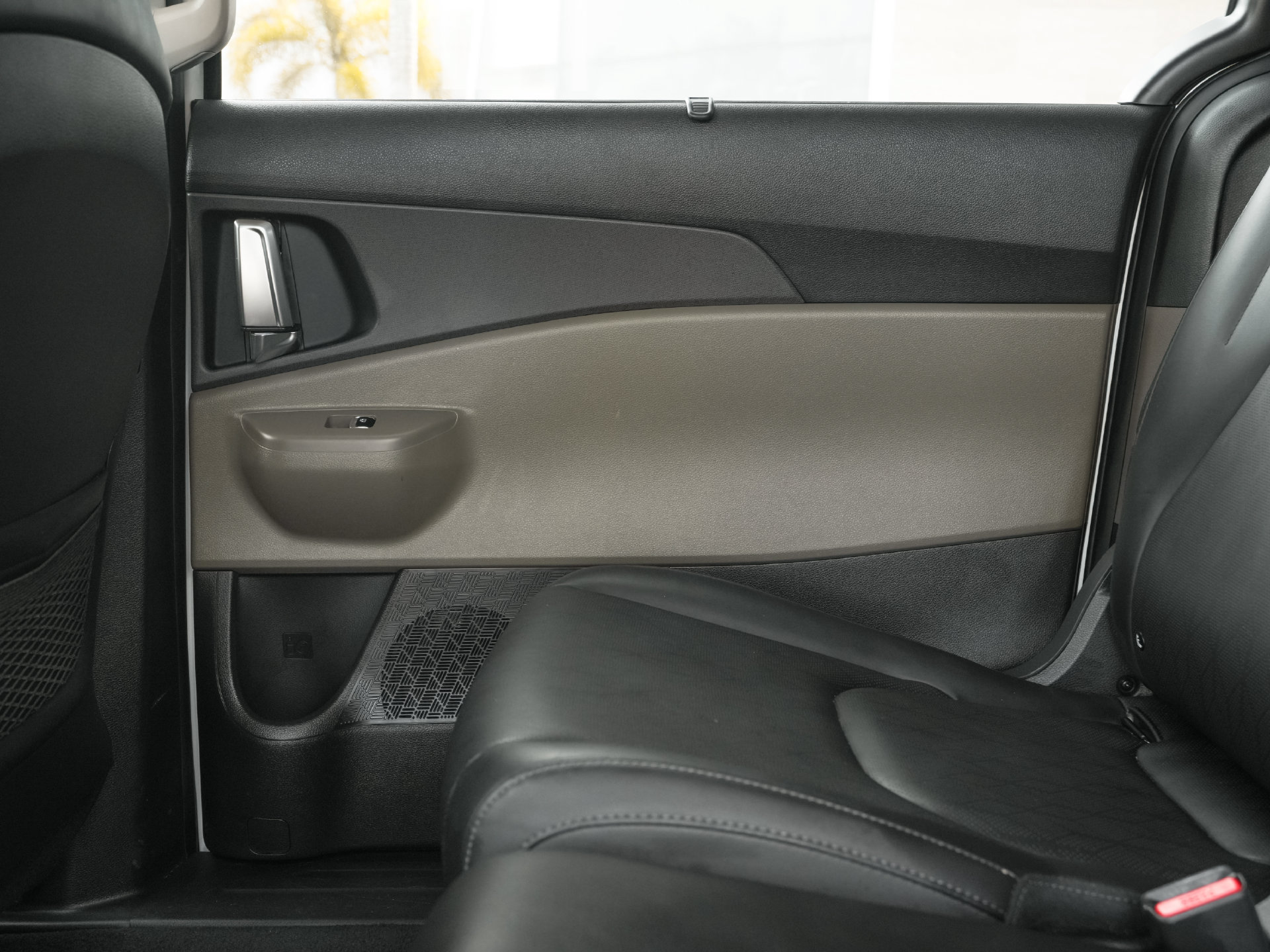Used 2026 Kia Carnival EX FWD image 41