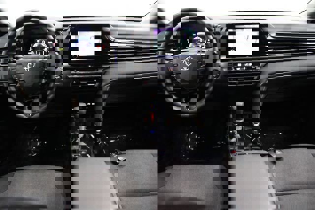 Used 2025 Toyota Camry LE image 2