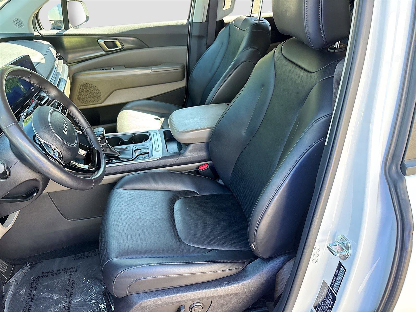 Used 2025 Kia Carnival image 22