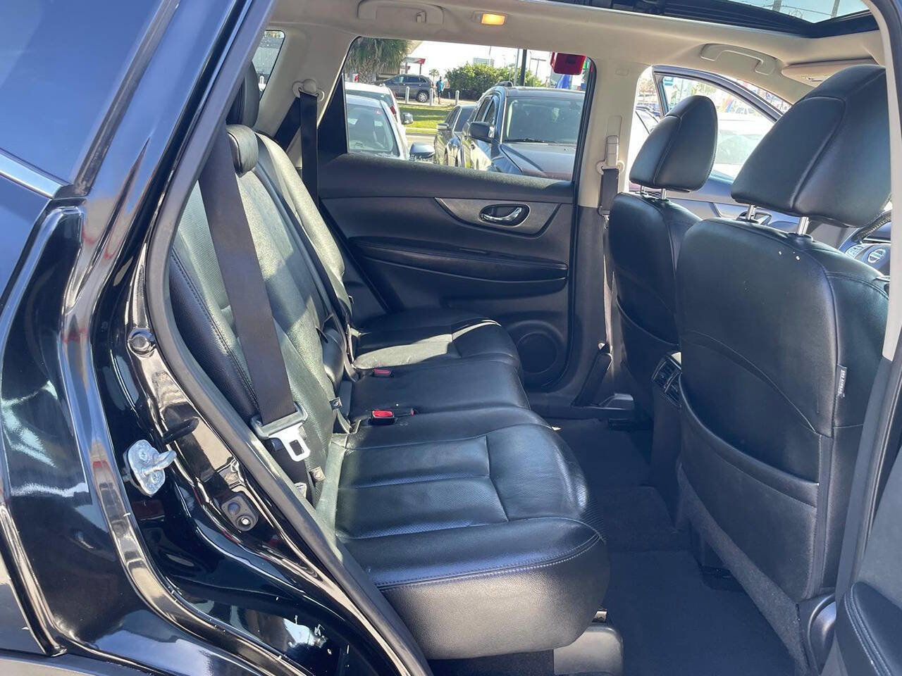 Used 2016 Nissan Rogue SL w/ SL Premium Package image 12