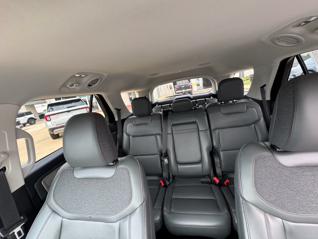 Used 2025 Ford Explorer Active w/ Active Comfort Package AWD/4WD image 22