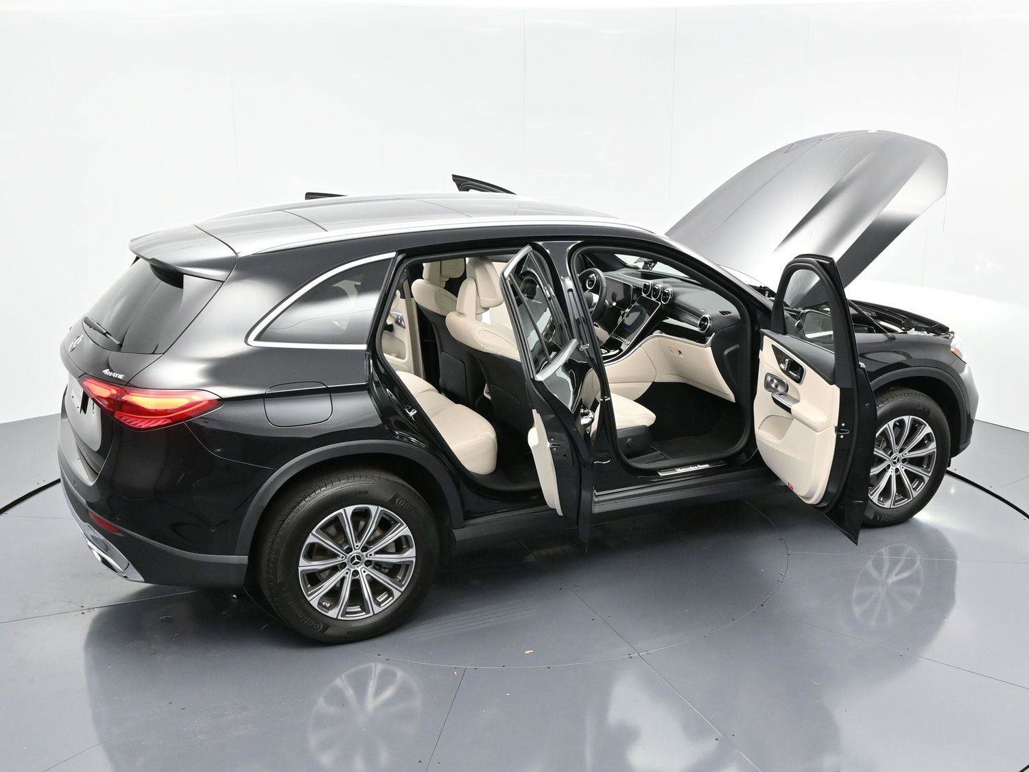 Used 2024 Mercedes-Benz GLC 300 4MATIC image 36