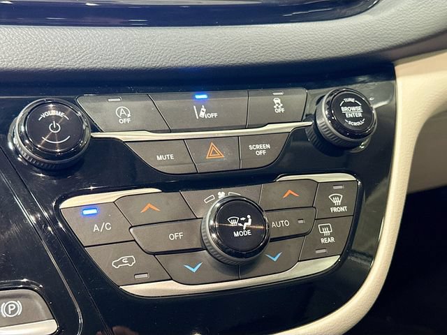 Used 2022 Chrysler Pacifica Touring-L FWD image 14