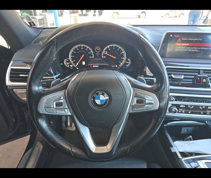 Used 2019 BMW 740i xDrive w/ M Sport Package AWD/4WD image 4