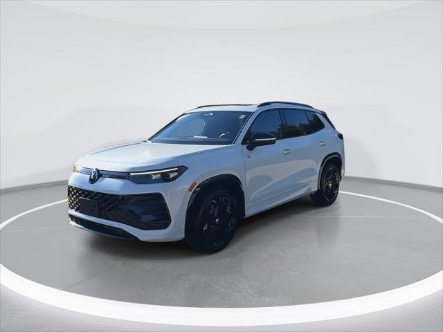 New 2025 Volkswagen Tiguan SE R-Line image 4