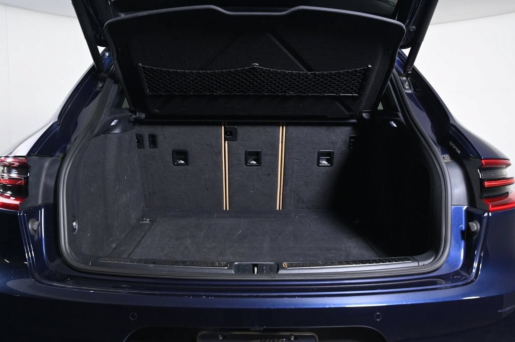 Certified 2018 Porsche Macan AWD/4WD image 26