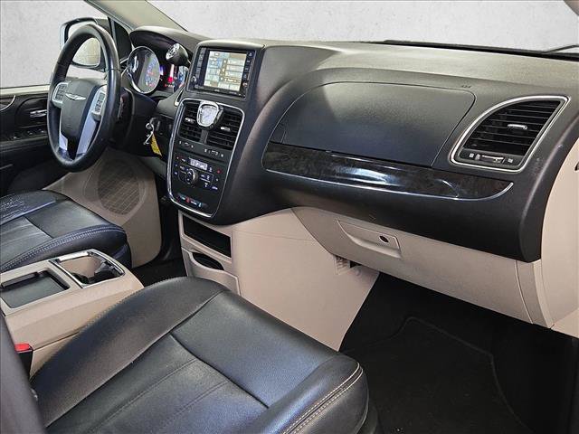 Used 2016 Chrysler Town & Country Touring FWD image 21