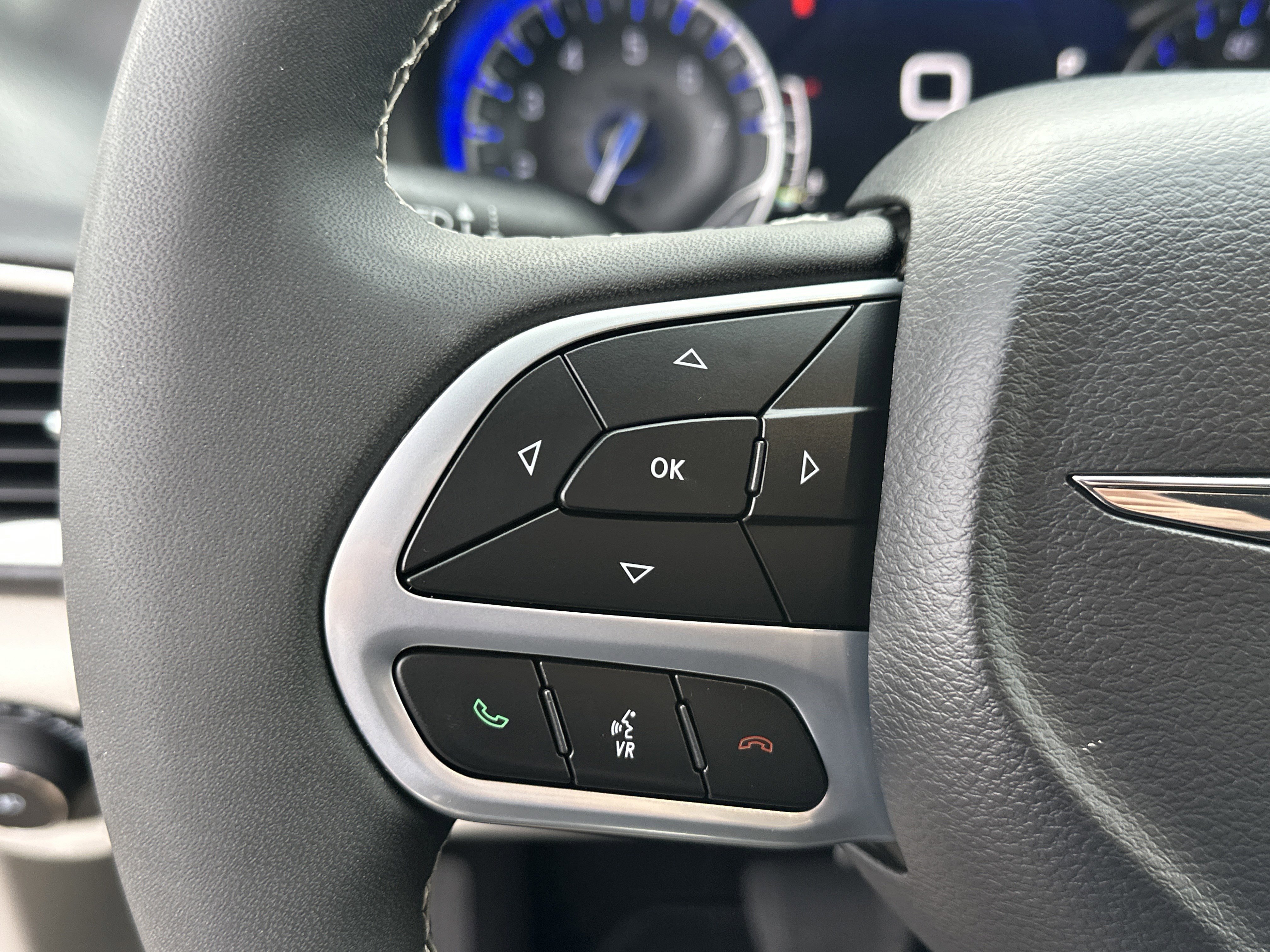 Used 2024 Chrysler Pacifica Touring-L image 15