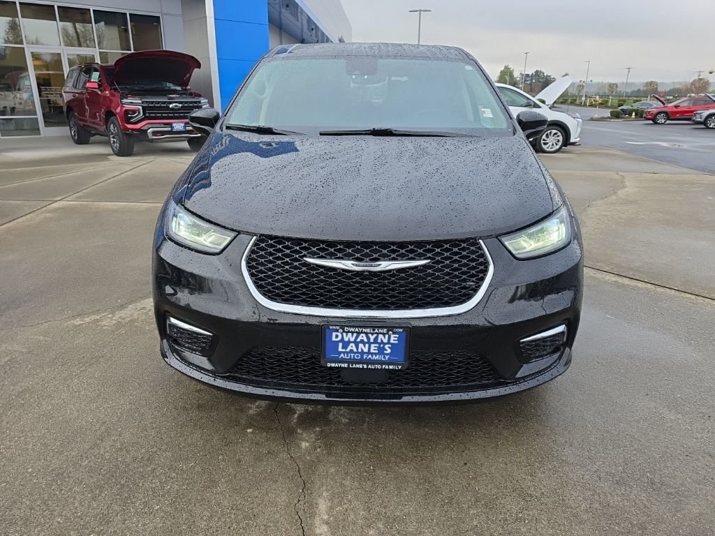 Used 2024 Chrysler Pacifica Touring-L FWD image 9