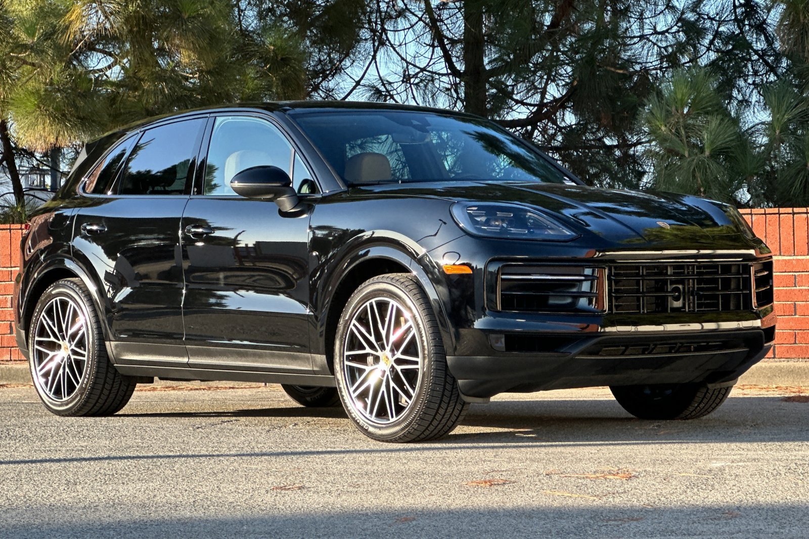 Used 2024 Porsche Cayenne AWD/4WD image 2