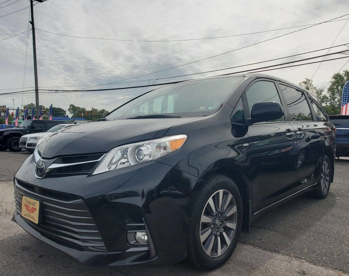 Used 2018 Toyota Sienna XLE Premium w/ Carpet Mat Package