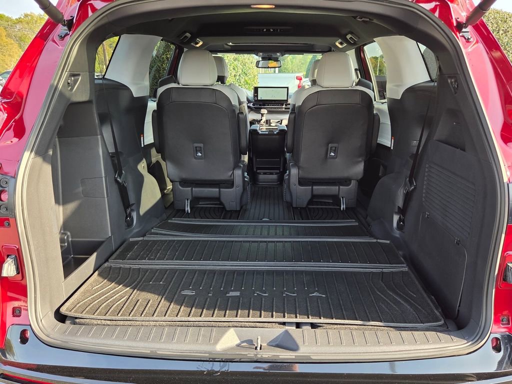 Used 2025 Toyota Sienna XSE image 12