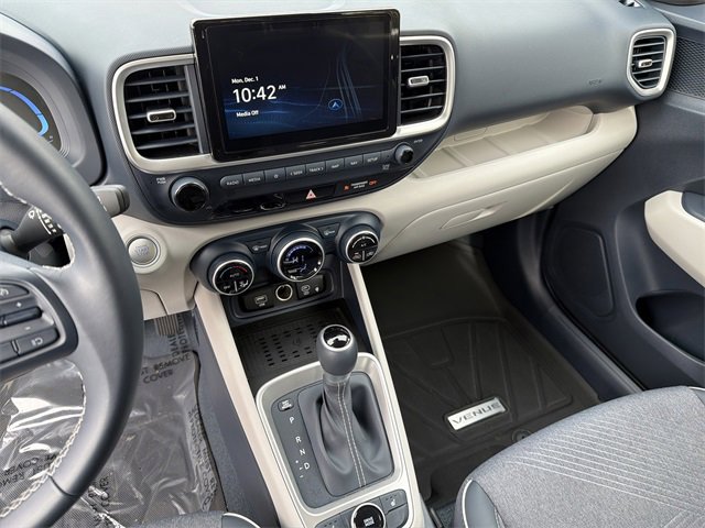 Certified 2025 Hyundai Venue Limited image 27
