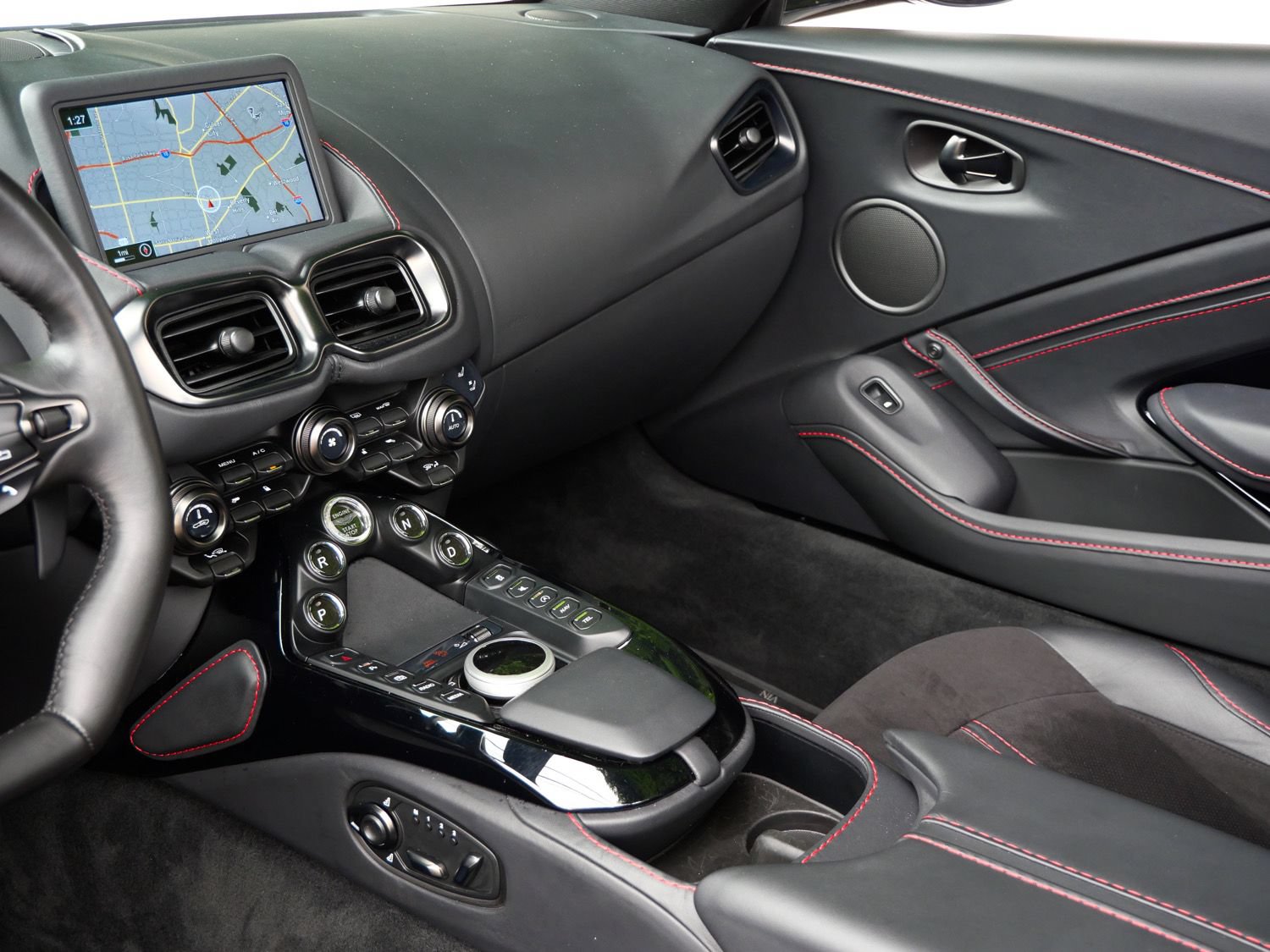 Used 2023 Aston Martin V8 Vantage Roadster RWD image 10