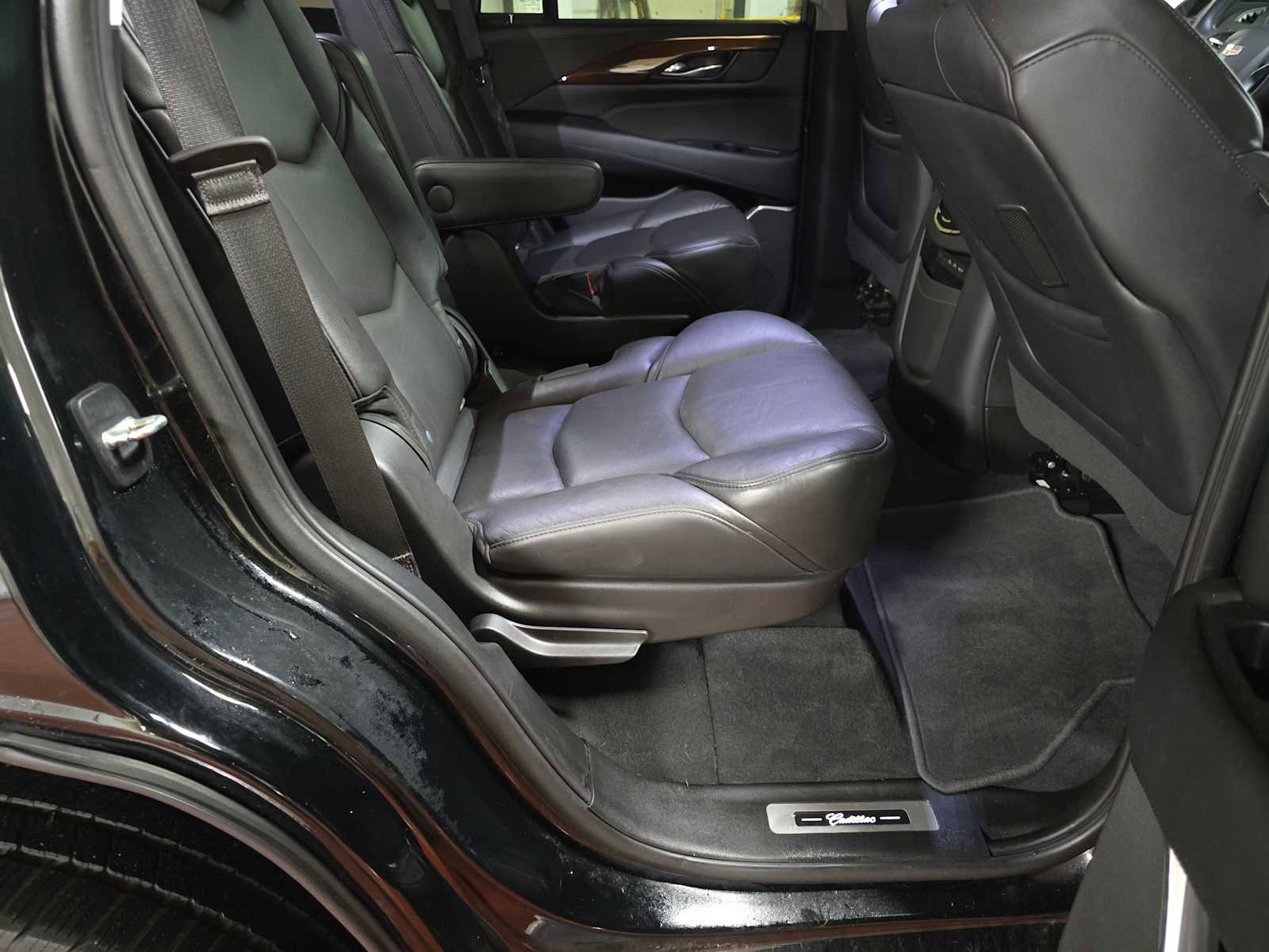 Used 2020 Cadillac Escalade Premium Luxury image 14