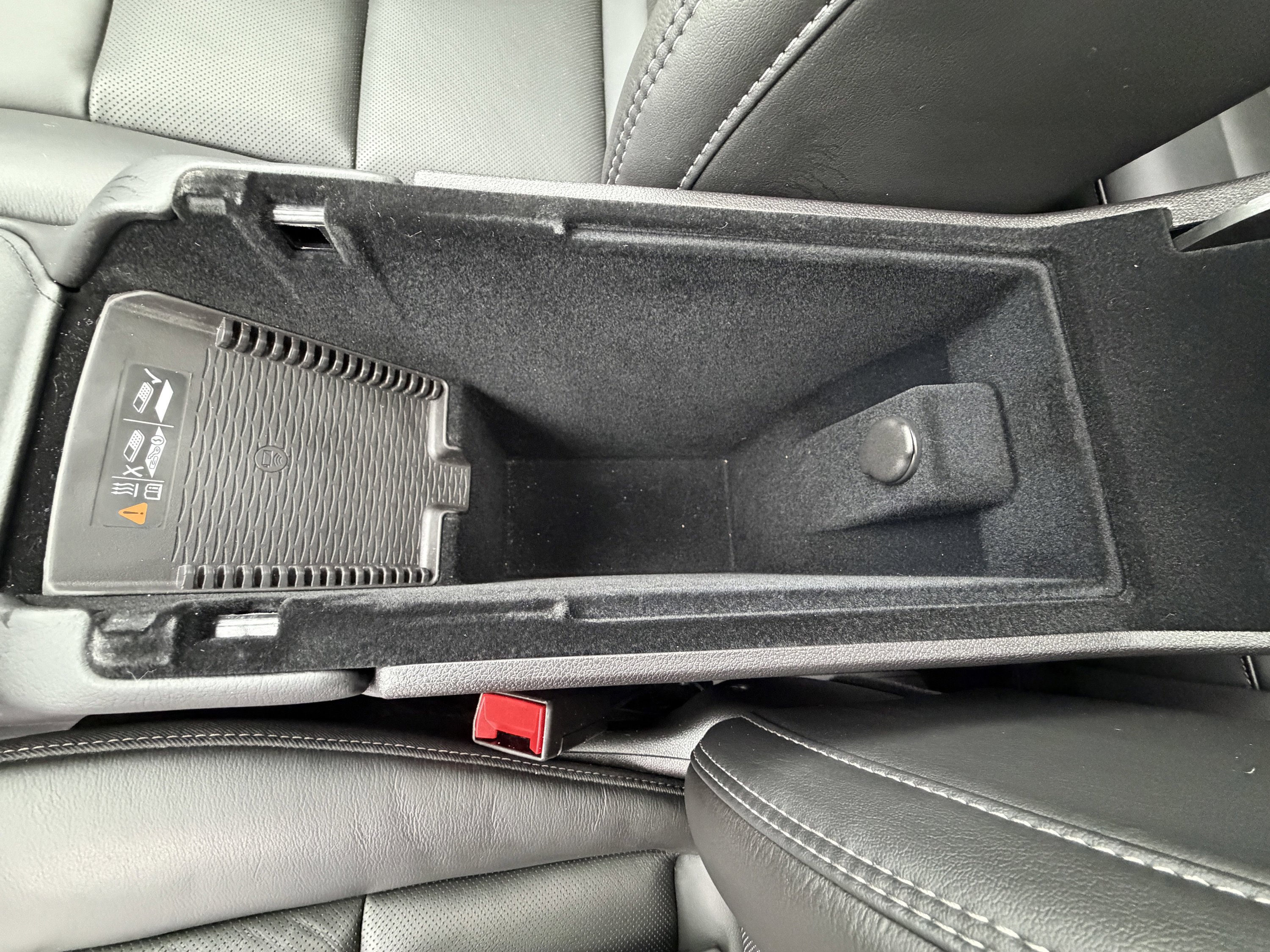 Used 2024 Cadillac XT4 Premium Luxury w/ Technology Package AWD/4WD image 29