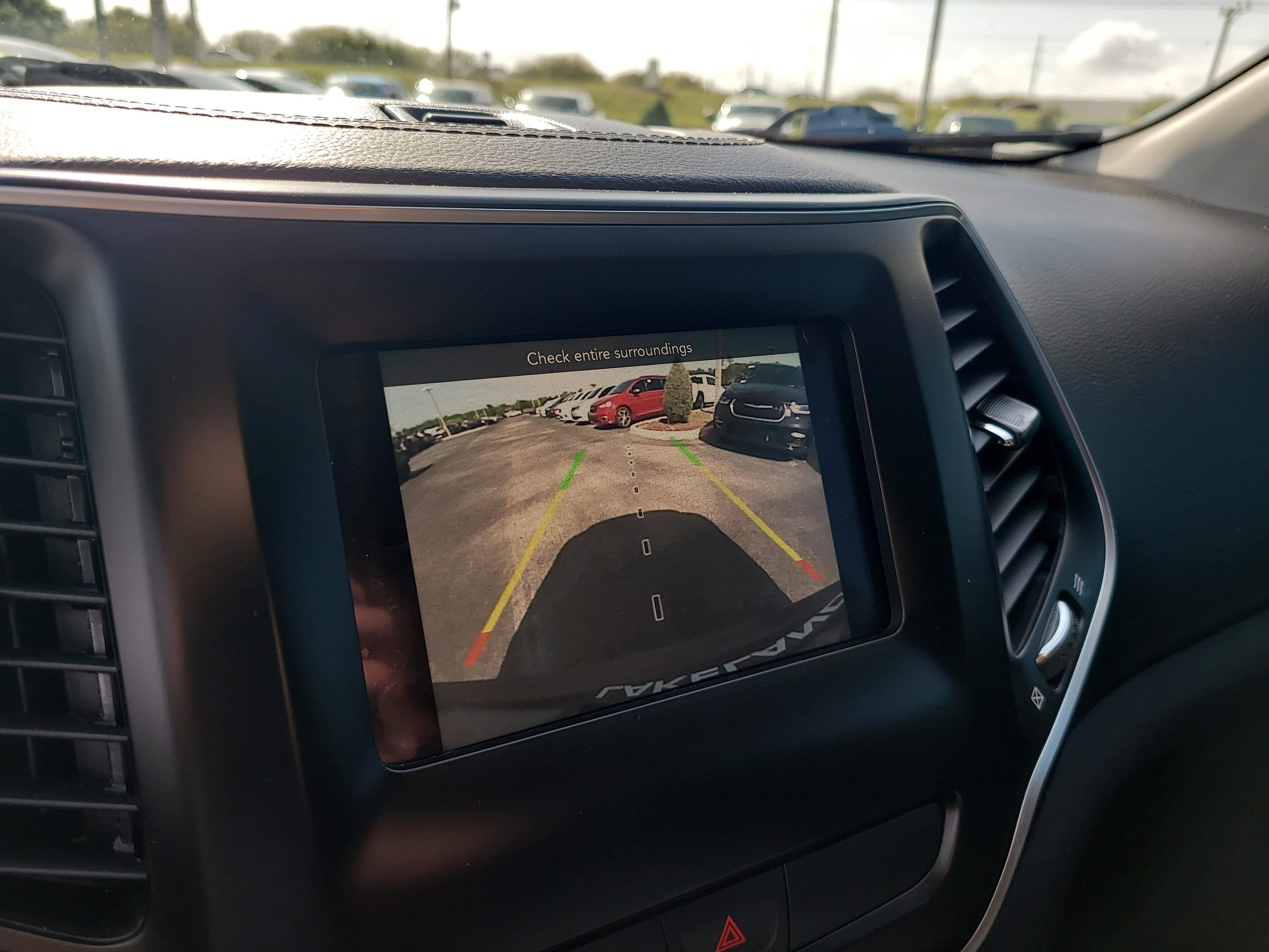 Used 2020 Jeep Cherokee Latitude Plus image 22