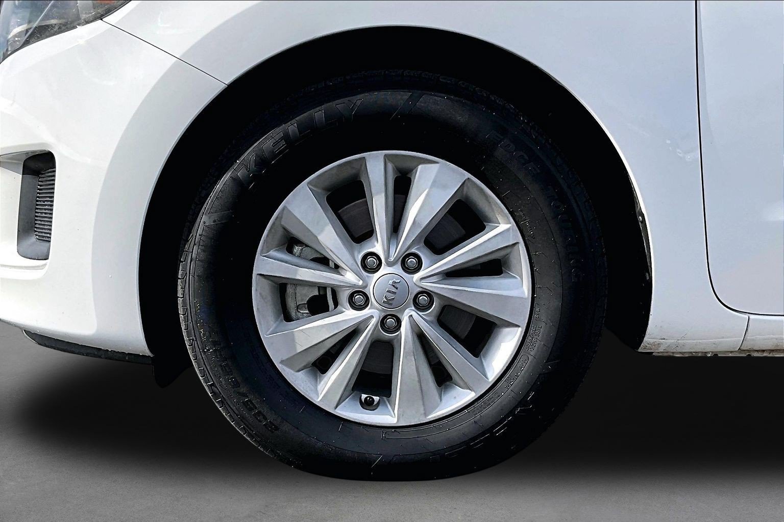 Used 2018 Kia Sedona L FWD image 8