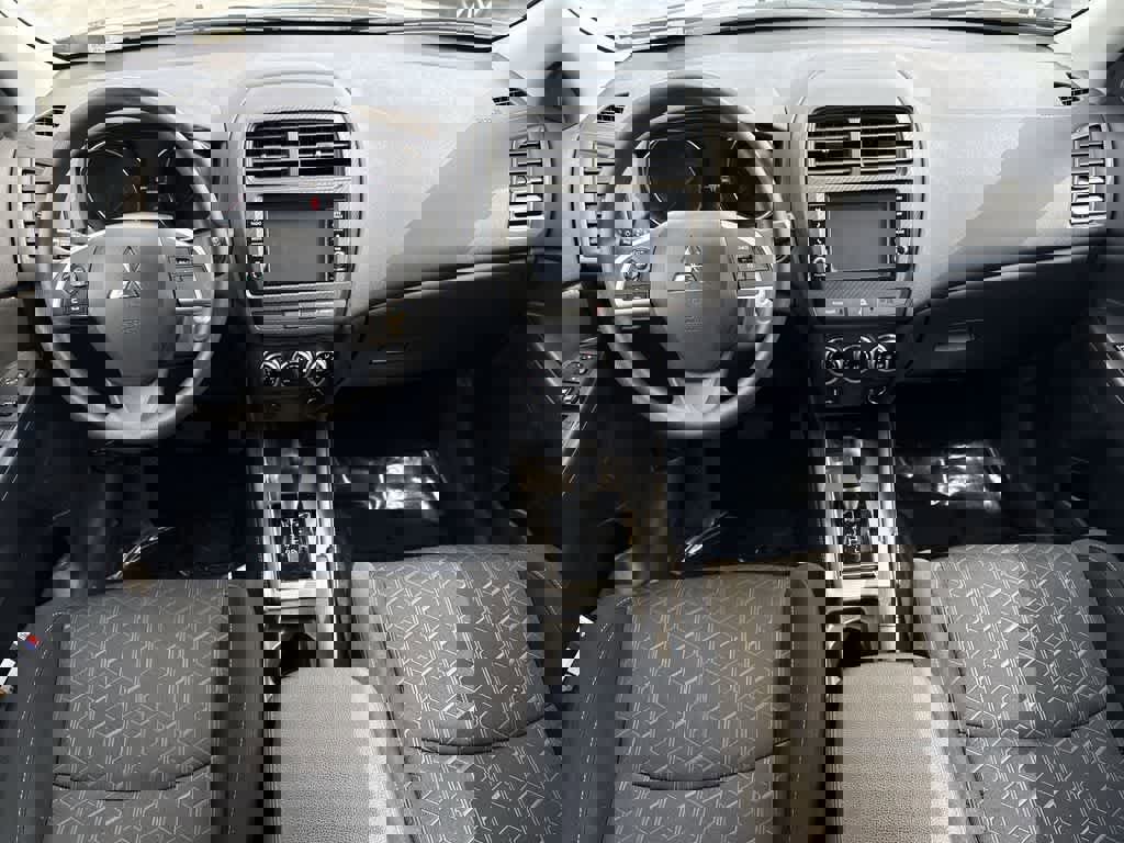 Used 2025 Mitsubishi Outlander Sport ES image 24