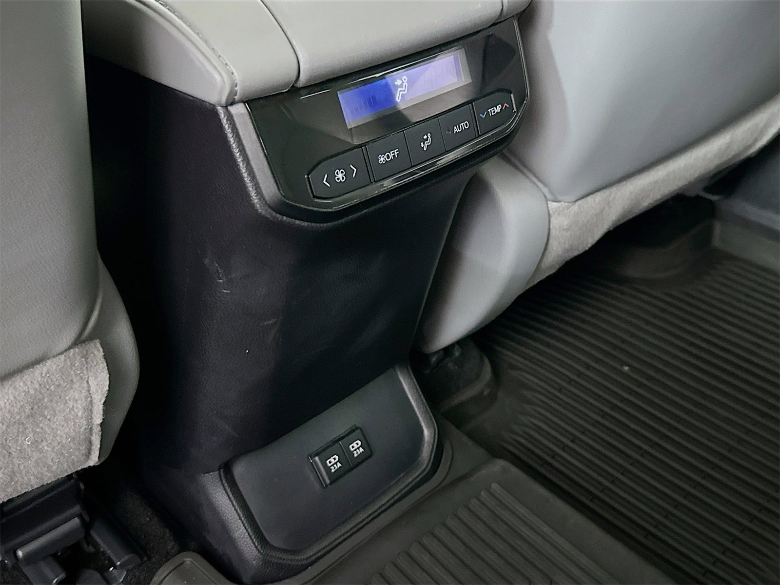 Certified 2021 Toyota Highlander XLE image 26