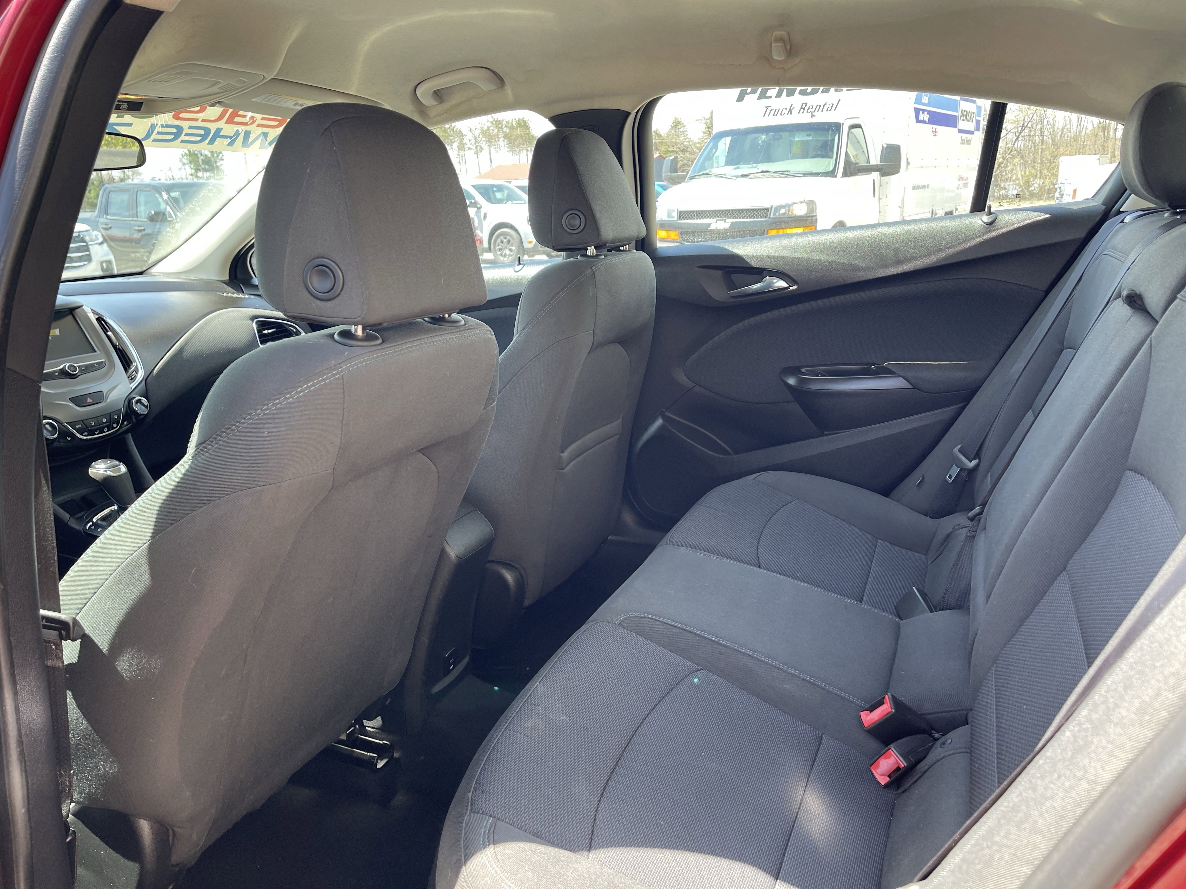 Used 2018 Chevrolet Cruze LT w/ LT Convenience Package FWD image 9