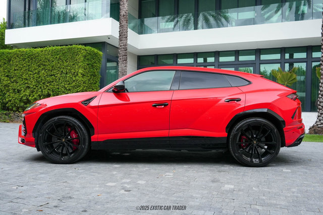 Used 2019 Lamborghini Urus image 3