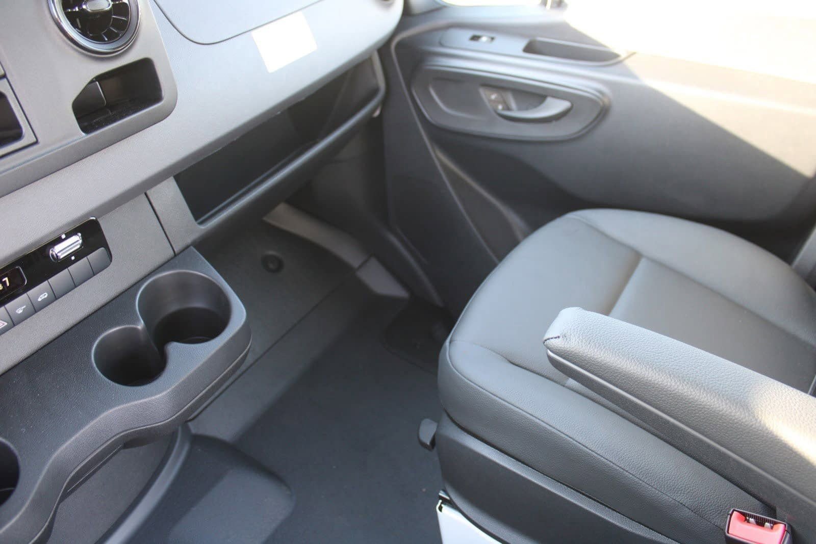 Used 2025 Mercedes-Benz Sprinter 2500 image 22