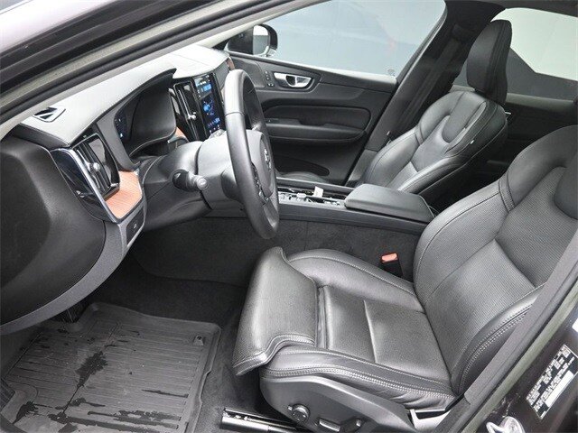 Certified 2023 Volvo XC60 B6 Ultimate w/ Protection Package Premier AWD/4WD image 18