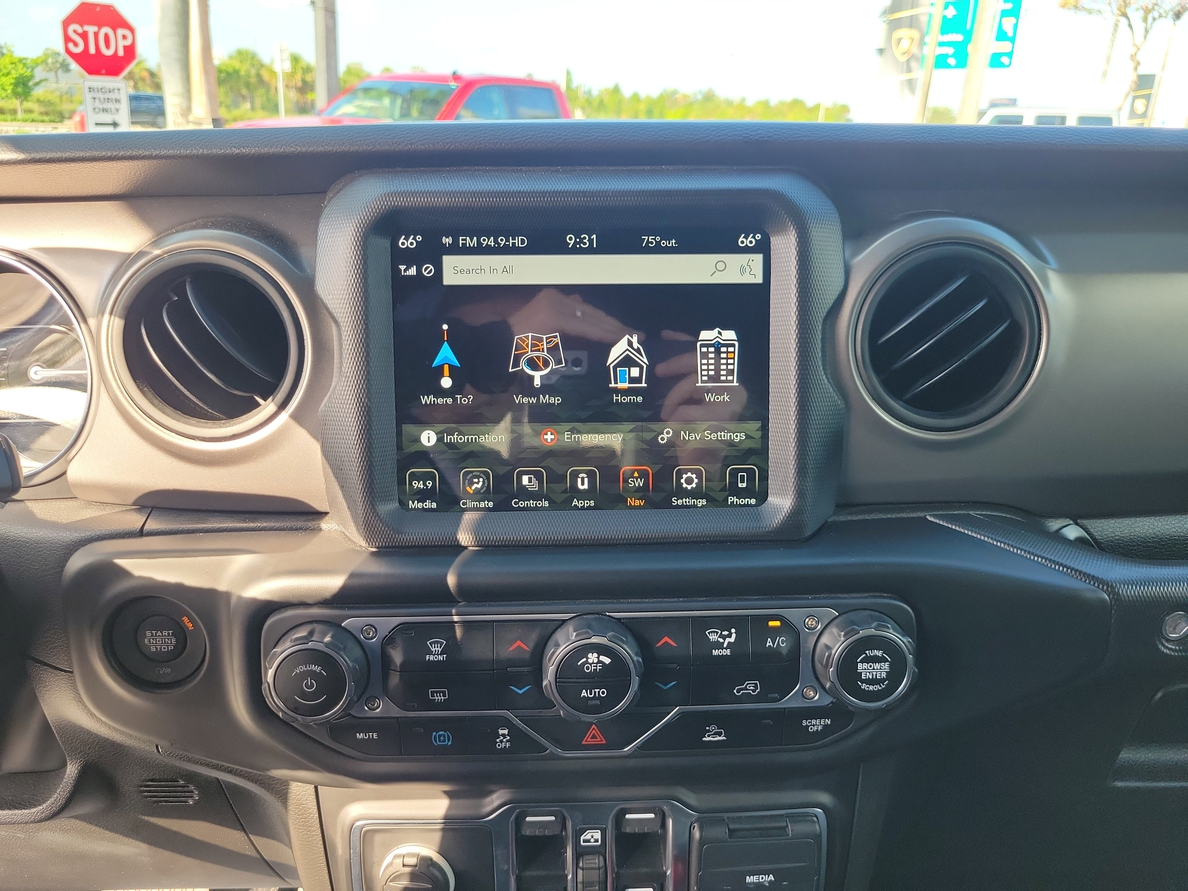 Used 2023 Jeep Wrangler Unlimited w/ Sun & Screen Package image 20