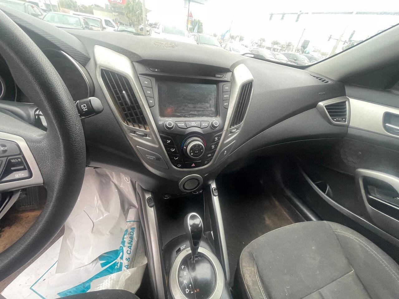 Used 2014 Hyundai Veloster image 9