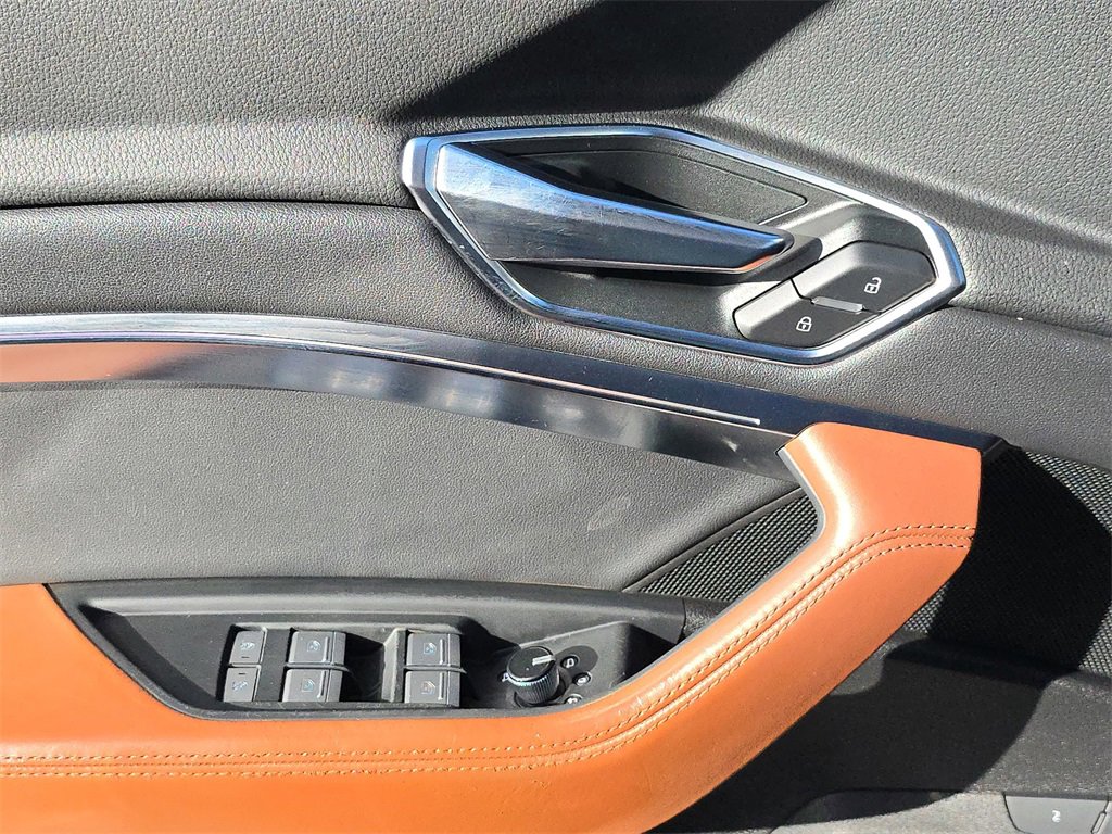 Certified 2022 Audi e-tron Chronos image 19