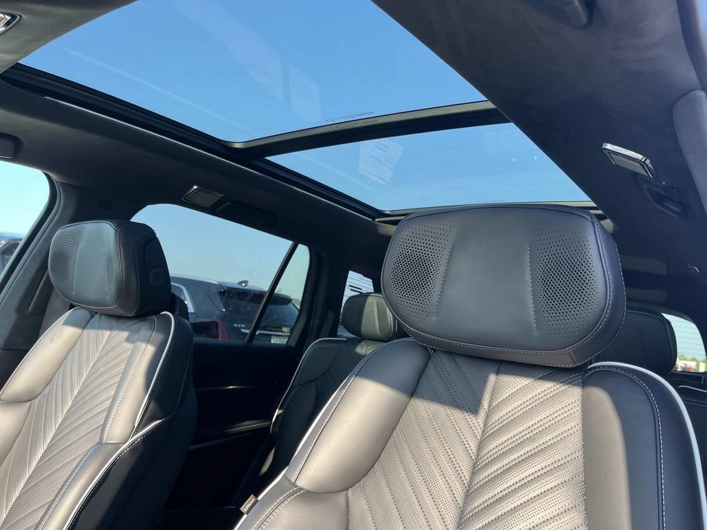 Certified 2026 Cadillac Vistiq Platinum w/ LPO, Floor Liner Package AWD/4WD image 38