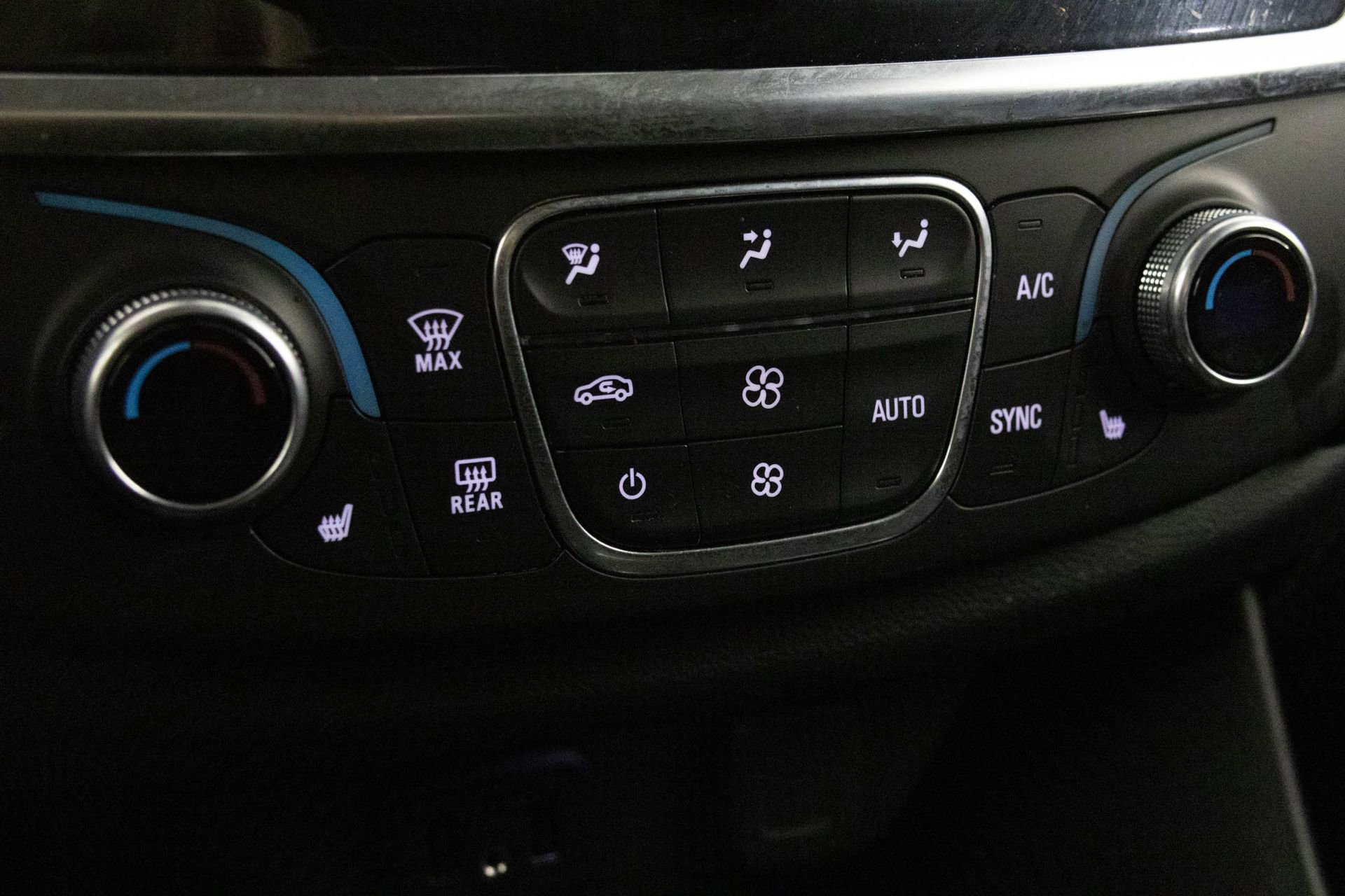 Used 2021 Chevrolet Traverse LT image 21