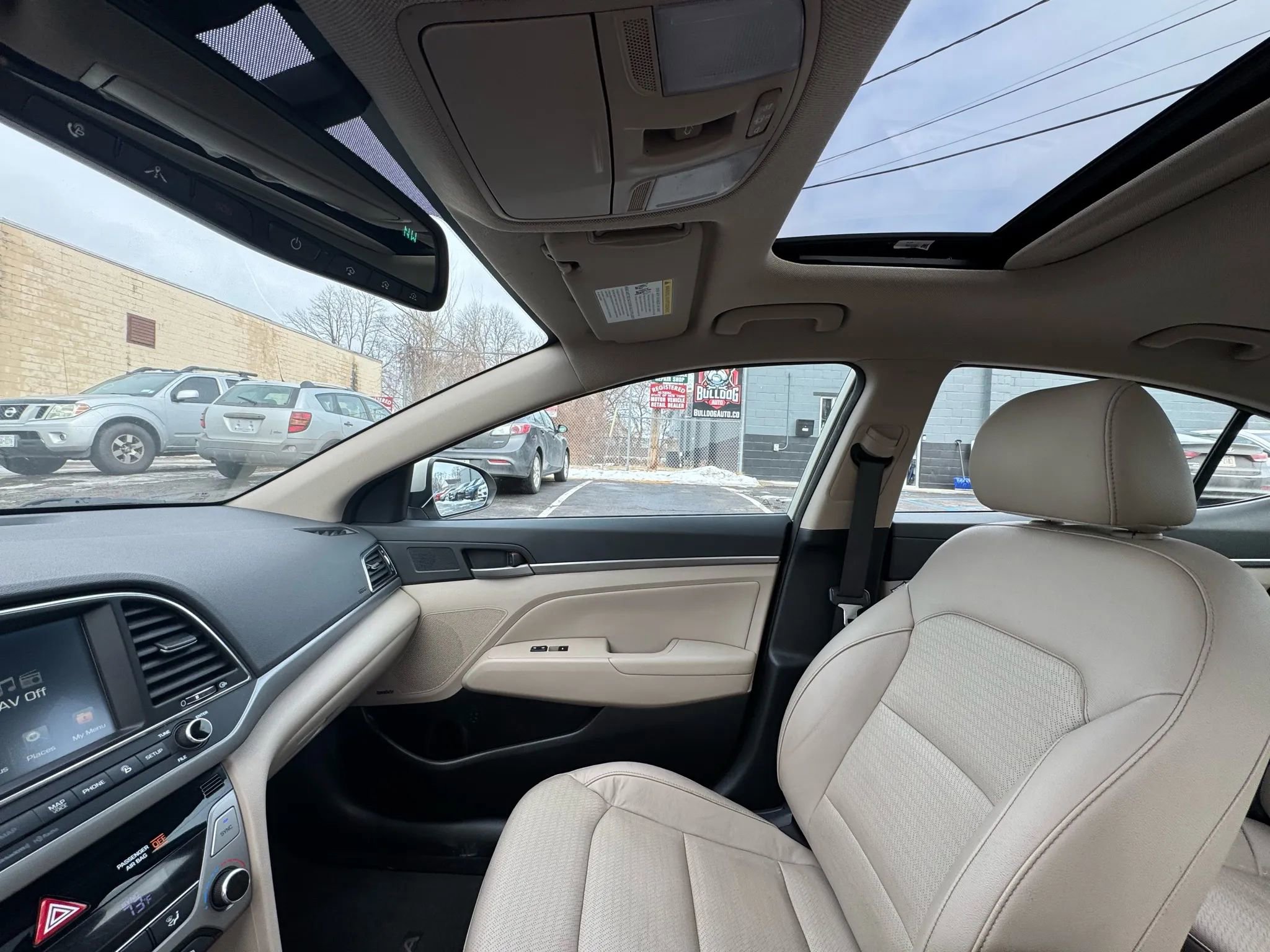 Used 2017 Hyundai Elantra Limited w/ Limited Tech Package 04 image 20