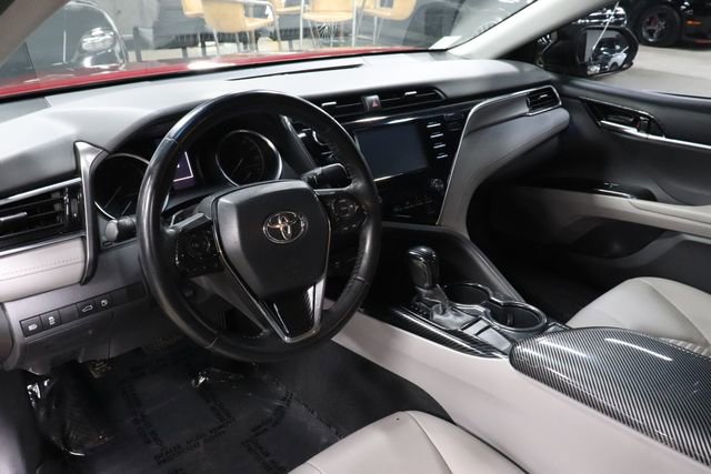 Used 2018 Toyota Camry SE FWD image 12