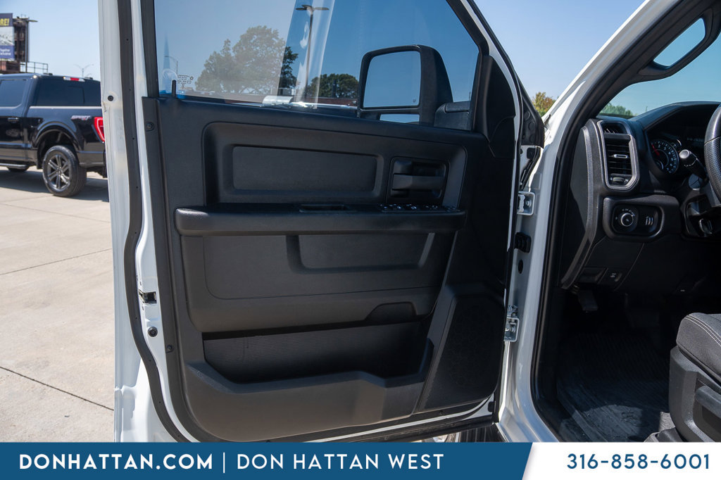 Used 2024 RAM 3500 Tradesman w/ Chrome Appearance Group AWD/4WD image 15