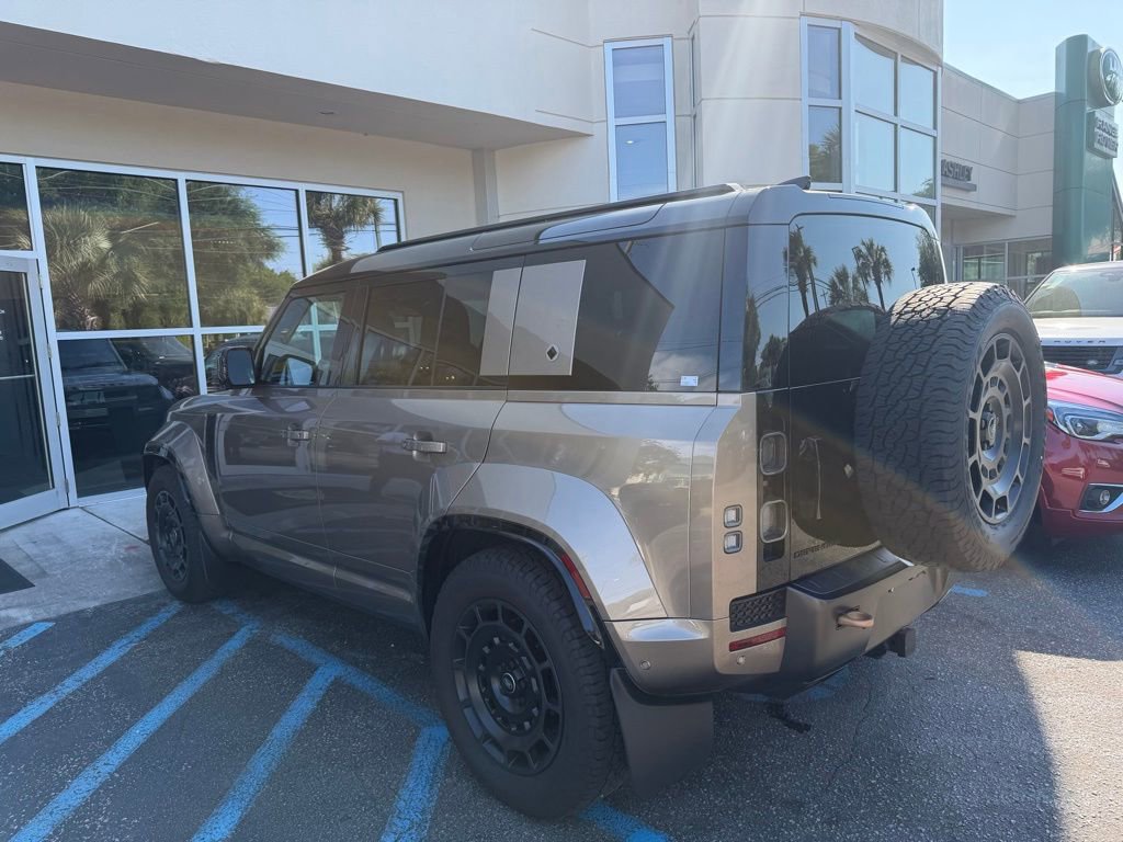 Used 2025 Land Rover Defender 110 image 4